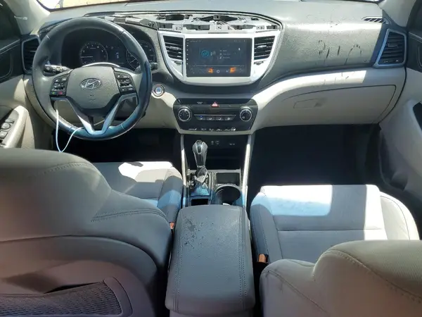 KM8J33A25HU468996 2017 HYUNDAI TUCSON - Image 8
