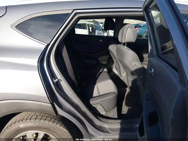 KM8J33A25HU473583 2017 HYUNDAI TUCSON - Image 8
