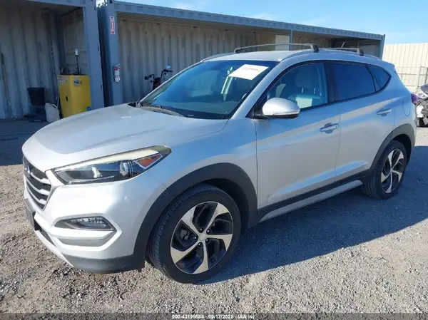 KM8J33A25HU480551 2017 HYUNDAI TUCSON - Image 2