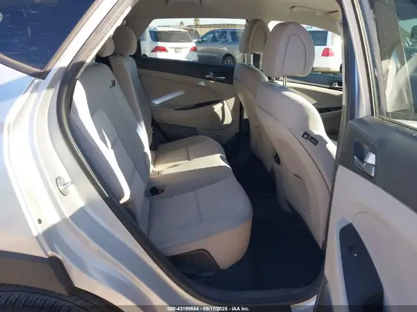 KM8J33A25HU480551 2017 HYUNDAI TUCSON - Image 8