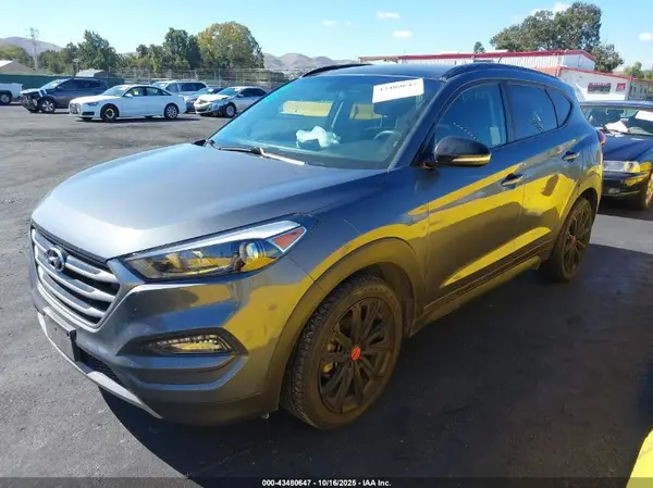 KM8J33A25HU482364 2017 HYUNDAI TUCSON - Image 2