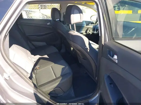 KM8J33A25HU482364 2017 HYUNDAI TUCSON - Image 8