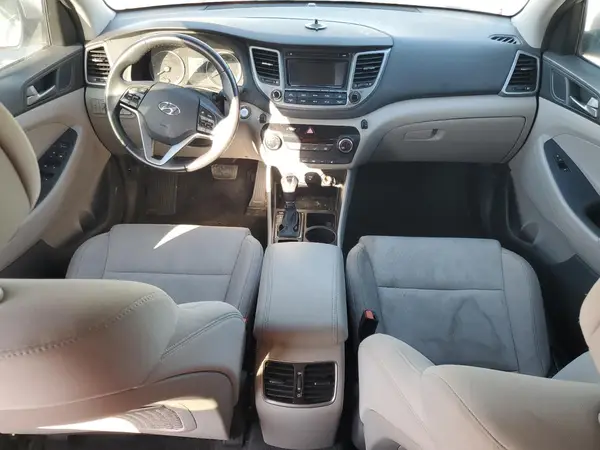 KM8J33A25HU493669 2017 HYUNDAI TUCSON - Image 8
