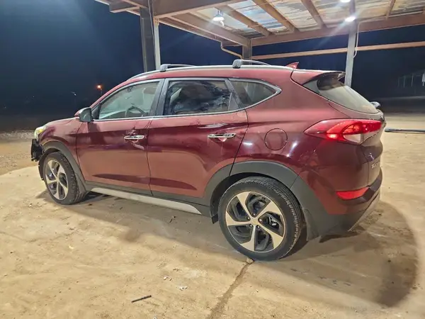 KM8J33A25HU517226 2017 HYUNDAI TUCSON - Image 2