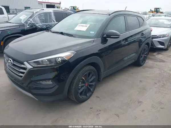 KM8J33A25HU528713 2017 HYUNDAI TUCSON - Image 2