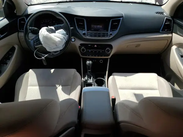 KM8J33A25HU530378 2017 HYUNDAI TUCSON - Image 8