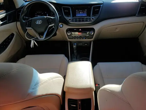 KM8J33A25HU553045 2017 HYUNDAI TUCSON - Image 8