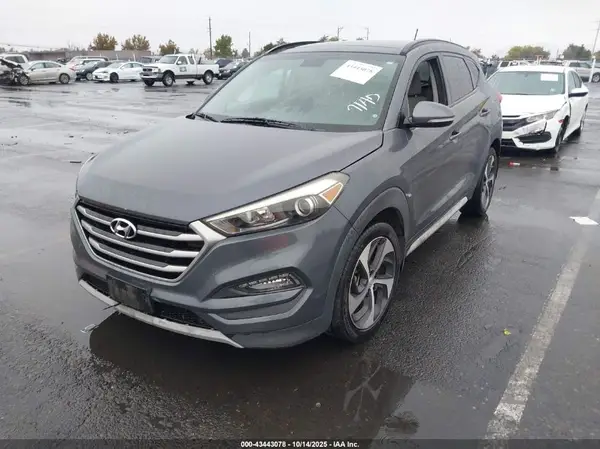 KM8J33A25HU562778 2017 HYUNDAI TUCSON - Image 2