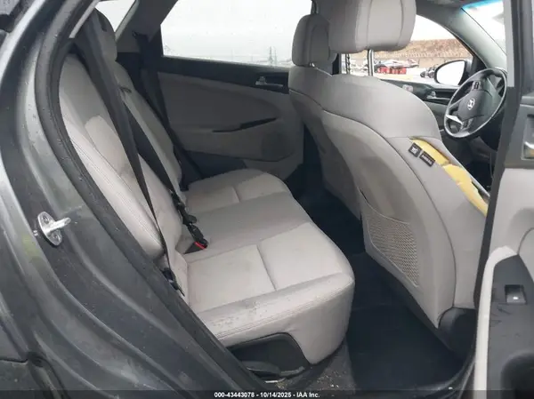 KM8J33A25HU562778 2017 HYUNDAI TUCSON - Image 8