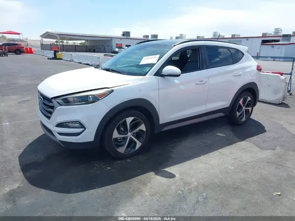 KM8J33A25HU565910 2017 HYUNDAI TUCSON - Image 2