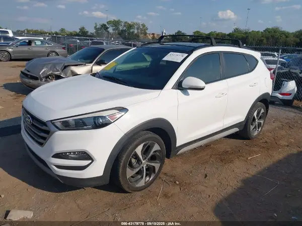 KM8J33A25HU569617 2017 HYUNDAI TUCSON - Image 2
