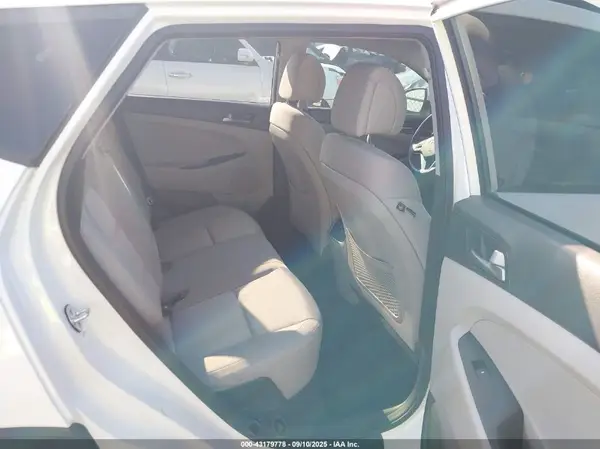 KM8J33A25HU569617 2017 HYUNDAI TUCSON - Image 8