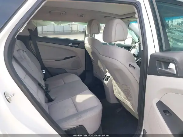 KM8J33A25HU574249 2017 HYUNDAI TUCSON - Image 8
