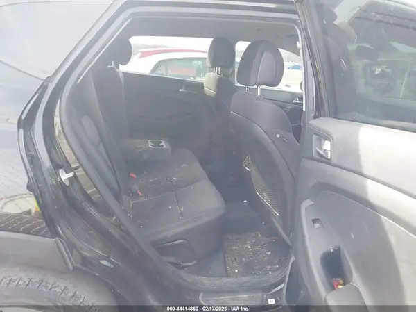 KM8J33A25HU583081 2017 HYUNDAI TUCSON - Image 8