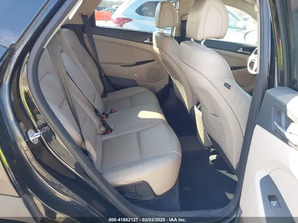 KM8J33A25HU586191 2017 HYUNDAI TUCSON - Image 8