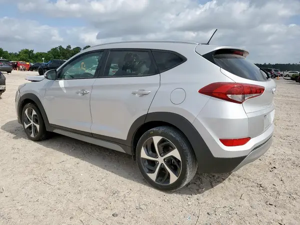 KM8J33A25HU588197 2017 HYUNDAI TUCSON - Image 2