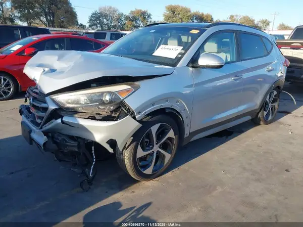 KM8J33A25JU641812 2018 HYUNDAI TUCSON - Image 2