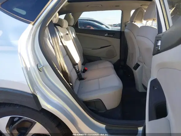 KM8J33A25JU641812 2018 HYUNDAI TUCSON - Image 8