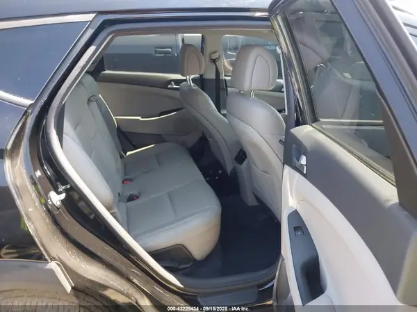 KM8J33A25JU684787 2018 HYUNDAI TUCSON - Image 8