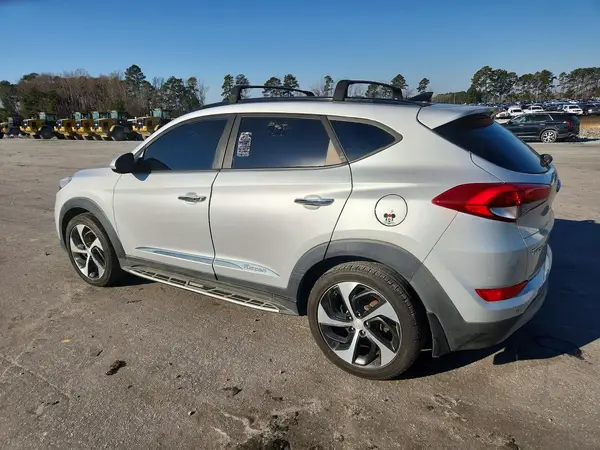 KM8J33A25JU704665 2018 HYUNDAI TUCSON - Image 2