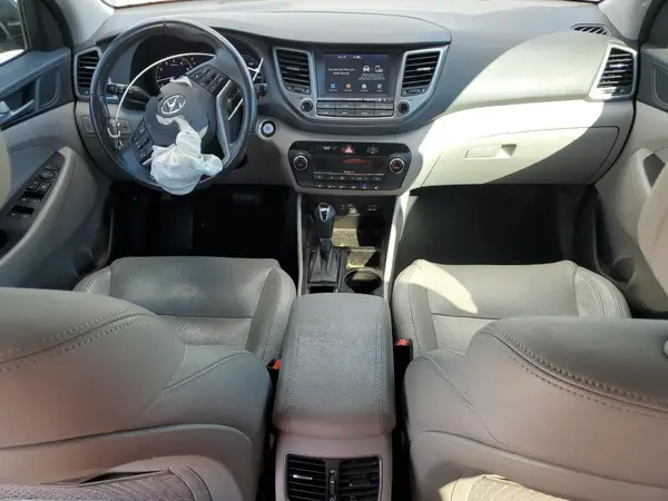 KM8J33A25JU708585 2018 HYUNDAI TUCSON - Image 8