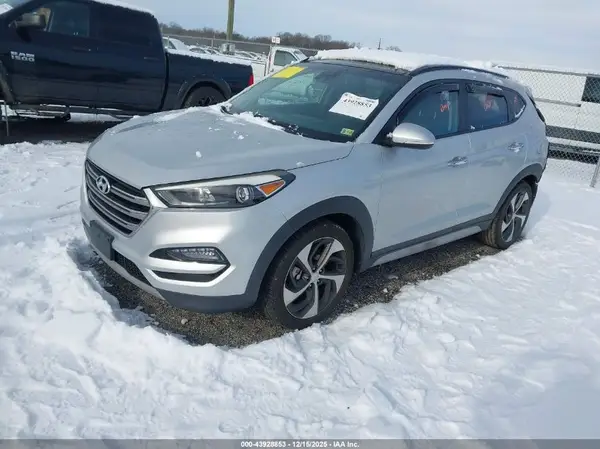 KM8J33A25JU736600 2018 HYUNDAI TUCSON - Image 2