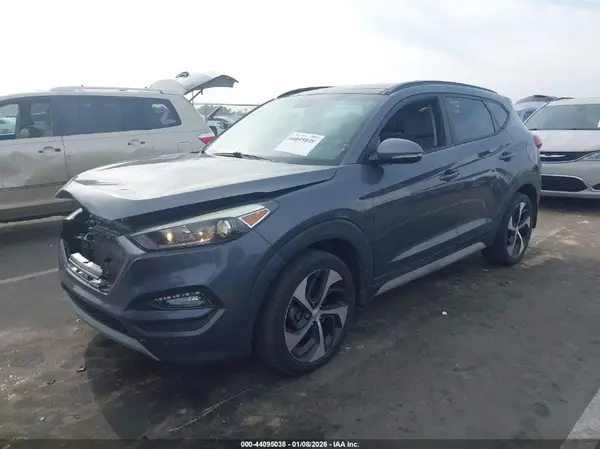 KM8J33A25JU758970 2018 HYUNDAI TUCSON - Image 2