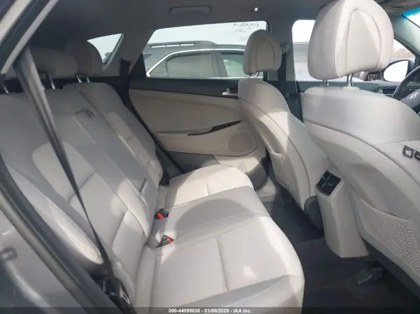 KM8J33A25JU758970 2018 HYUNDAI TUCSON - Image 8