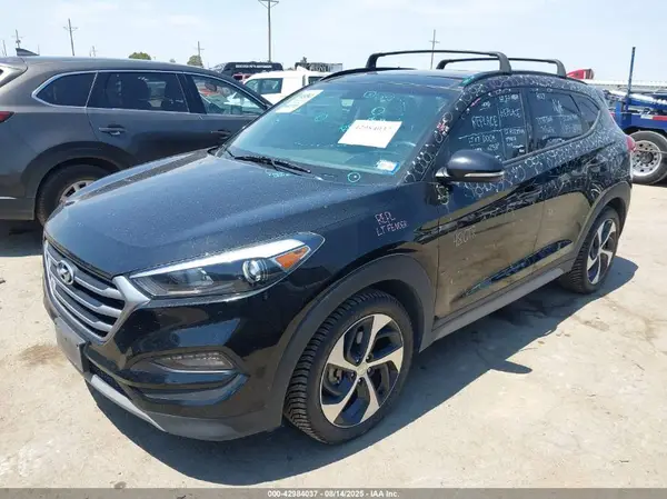KM8J33A25JU760671 2018 HYUNDAI TUCSON - Image 2