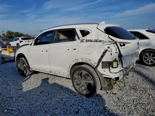 KM8J33A25JU762548 2018 HYUNDAI TUCSON - Image 2