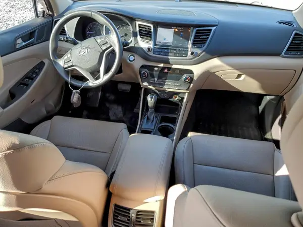 KM8J33A25JU762548 2018 HYUNDAI TUCSON - Image 8