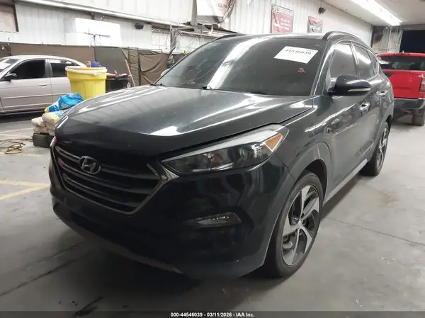 KM8J33A25JU763893 2018 HYUNDAI TUCSON - Image 2