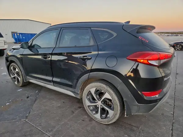KM8J33A25JU773128 2018 HYUNDAI TUCSON - Image 2
