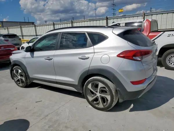 KM8J33A25JU778555 2018 HYUNDAI TUCSON - Image 2