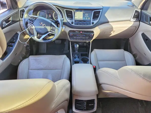 KM8J33A25JU809271 2018 HYUNDAI TUCSON - Image 8