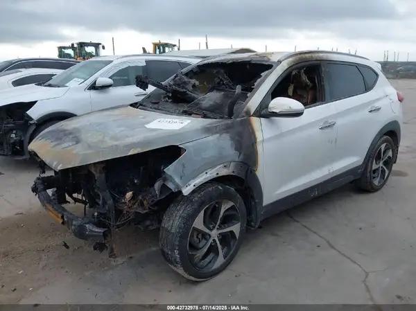 KM8J33A26GU077709 2016 HYUNDAI TUCSON - Image 2