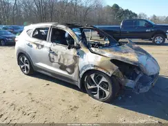 KM8J33A26GU214521 2016 HYUNDAI TUCSON