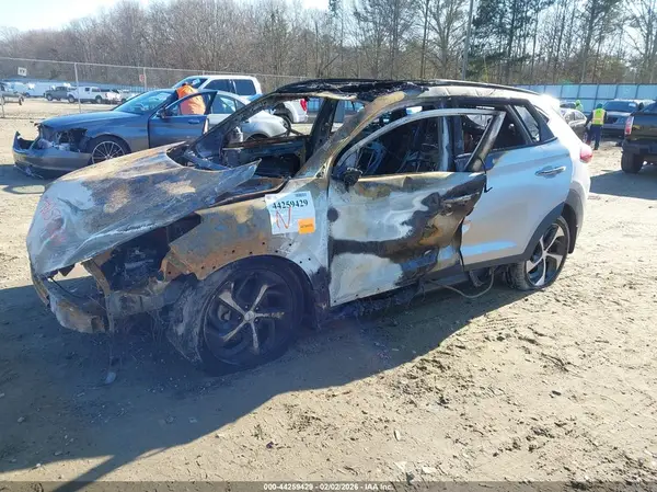 KM8J33A26GU214521 2016 HYUNDAI TUCSON - Image 2