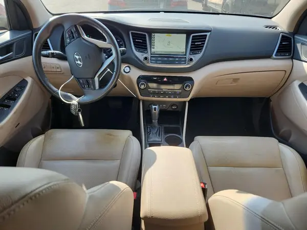 KM8J33A26HU296073 2017 HYUNDAI TUCSON - Image 8