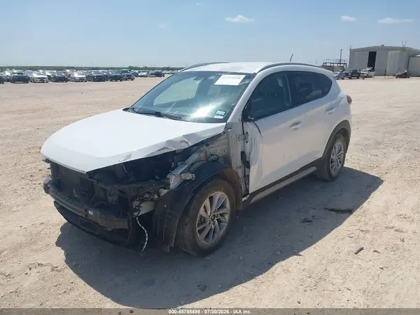 KM8J33A26HU308058 2017 HYUNDAI TUCSON - Image 2
