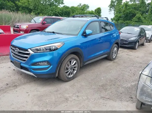 KM8J33A26HU338032 2017 HYUNDAI TUCSON - Image 2