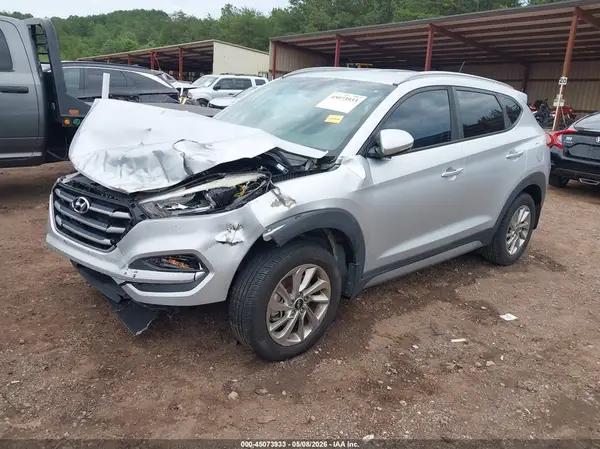 KM8J33A26HU353873 2017 HYUNDAI TUCSON - Image 2