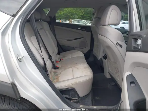 KM8J33A26HU353873 2017 HYUNDAI TUCSON - Image 8