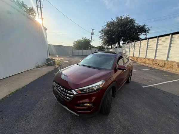 KM8J33A26HU360385 2017 HYUNDAI TUCSON - Image 2