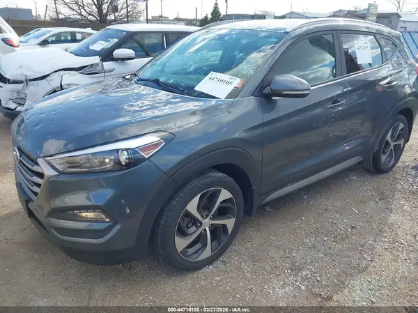 KM8J33A26HU371158 2017 HYUNDAI TUCSON - Image 2