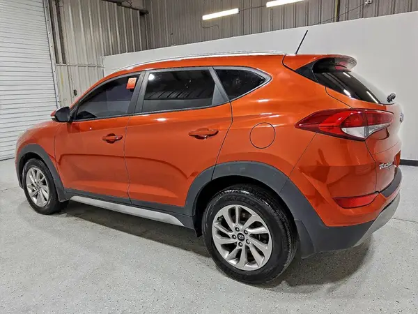 KM8J33A26HU371242 2017 HYUNDAI TUCSON - Image 2