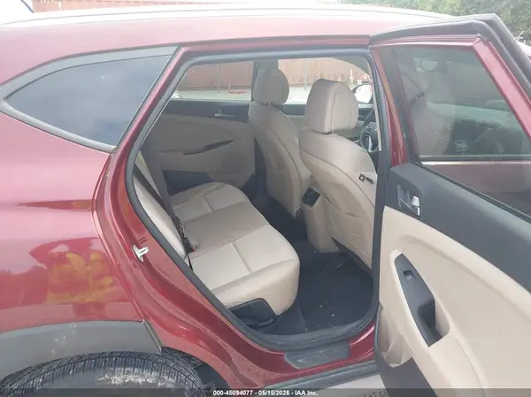 KM8J33A26HU372181 2017 HYUNDAI TUCSON - Image 8