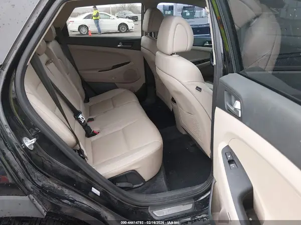 KM8J33A26HU378112 2017 HYUNDAI TUCSON - Image 8