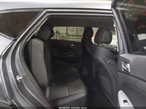 KM8J33A26HU393421 2017 HYUNDAI TUCSON - Image 8