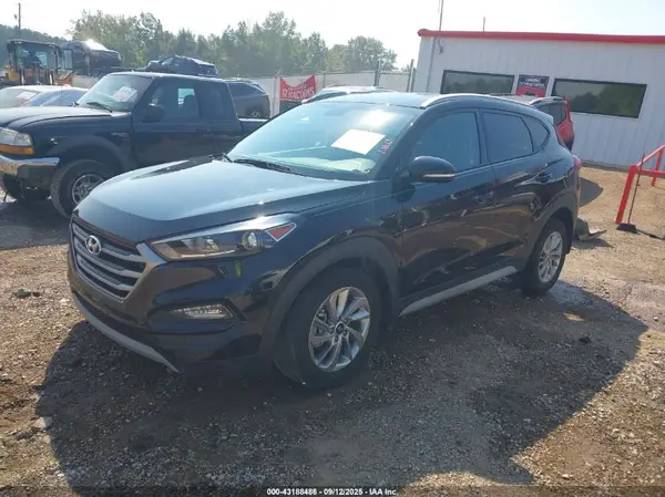 KM8J33A26HU474211 2017 HYUNDAI TUCSON - Image 2